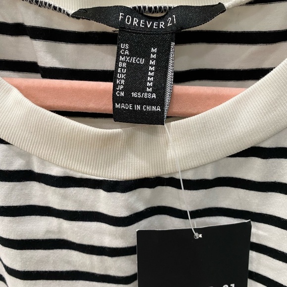 NWT FOREVER 21 Cap Sleeve Black/White Striped Shirt - Size M - Picture 2 of 5